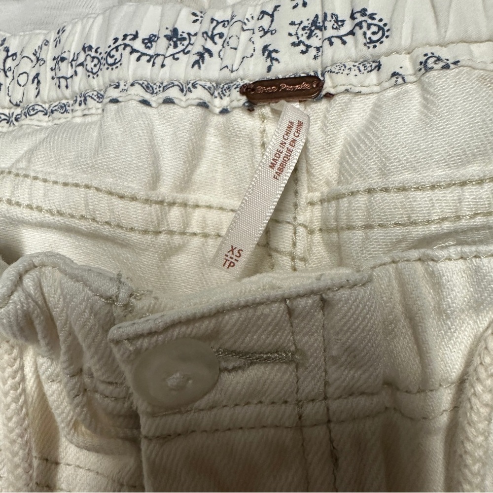 Free People Mixed Up Cotton Distressed Utility White Jeans Size XS - Picture 2 of 10